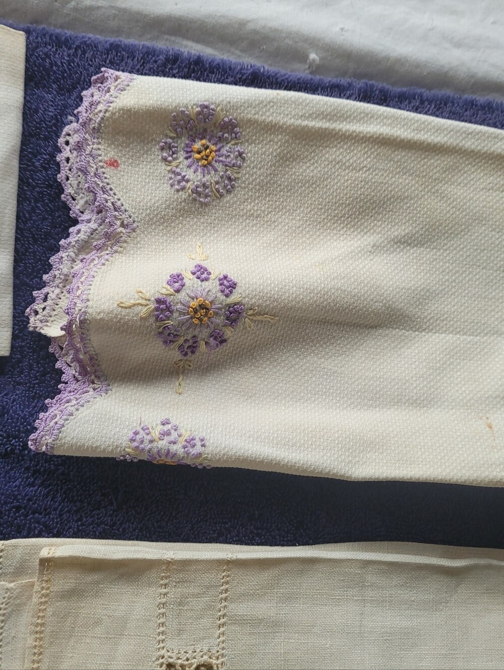 Vintage White & Cream Embroidered Linen Table Handkerchief Set - Picture 2 of 9